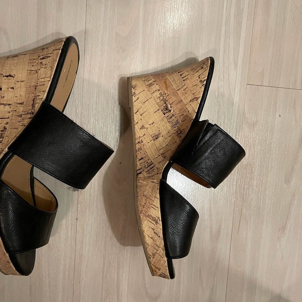 Black wedge shoes